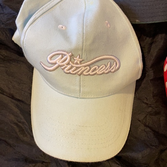 Assorted hats - Picture 2 of 8